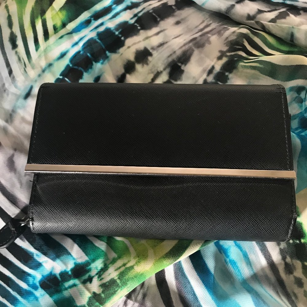 Like New Safe Keeper Wallet - Lots of Compartments